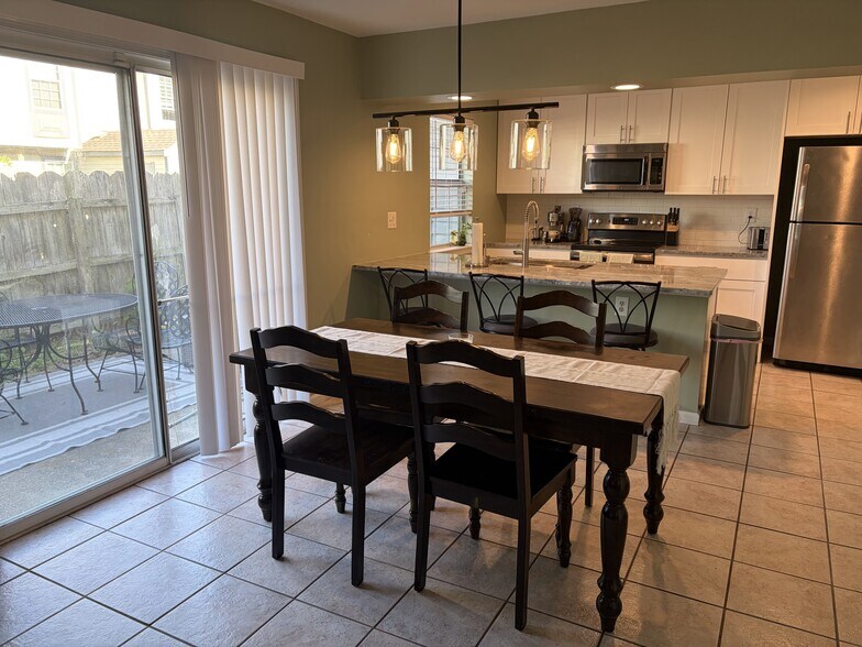 Building Photo - 4594 Genoa Cir