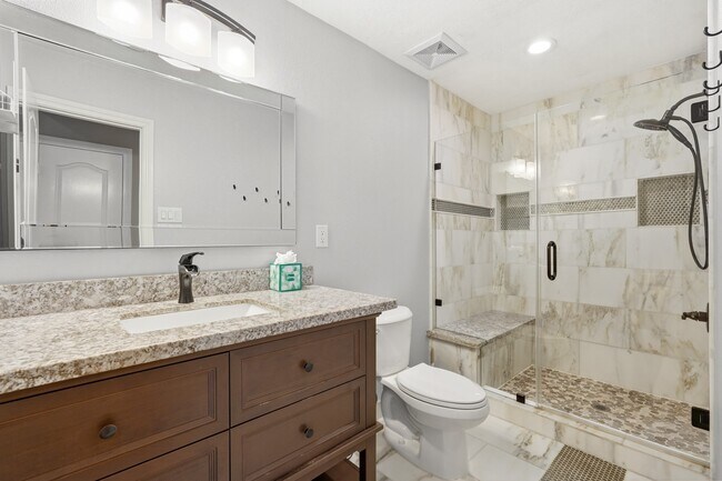 Building Photo - 2702 Pine tr