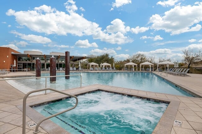 Building Photo - 3983 E Cat Balue Dr