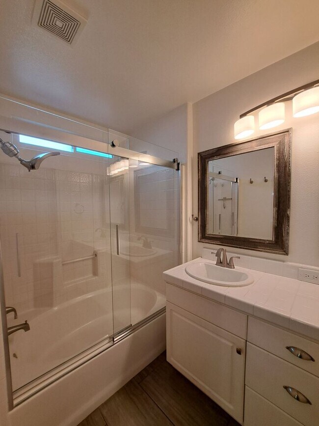 Building Photo - 3-Bedroom 2 Story Home in a Gated Communit...