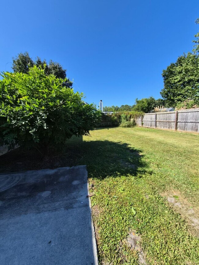 Building Photo - 3 bedroom 2 bath home in Foxtrace subdivision