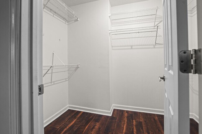 Building Photo - 131 Crestwood Ln