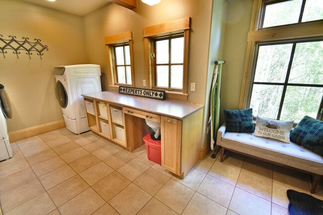Building Photo - 13 Mallard Ln