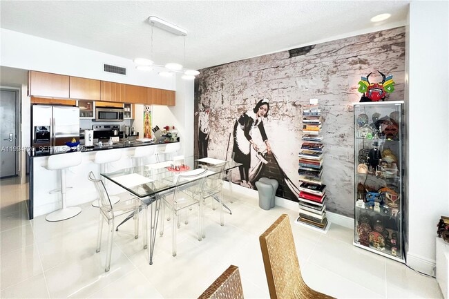 Building Photo - 1750 N Bayshore Dr