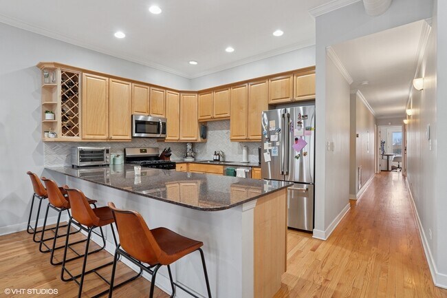 Building Photo - 426 N Noble St