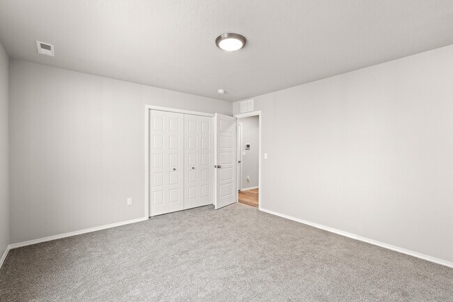 Building Photo - 11760 W Rose Lake St