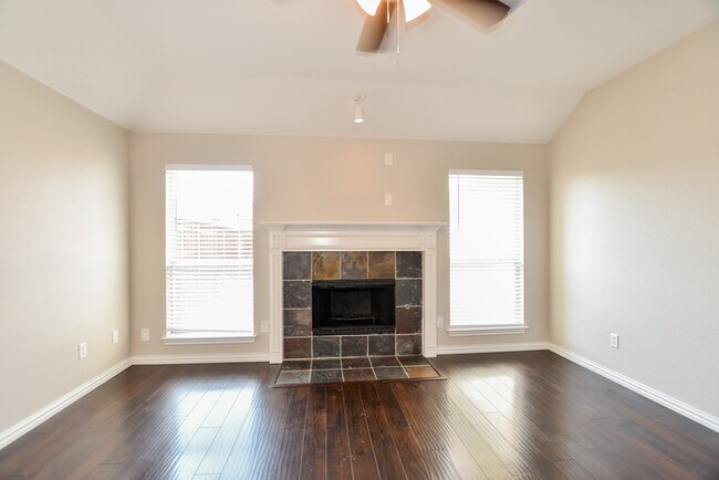 Building Photo - 911 Walters Dr