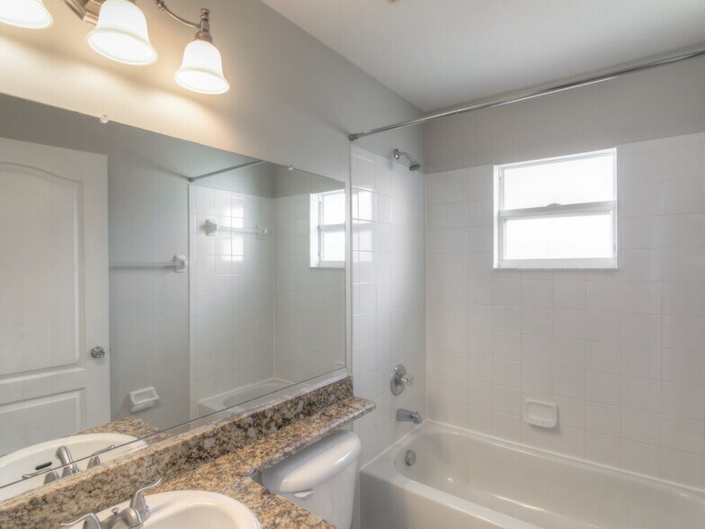Building Photo - 5002 Quercus Loop