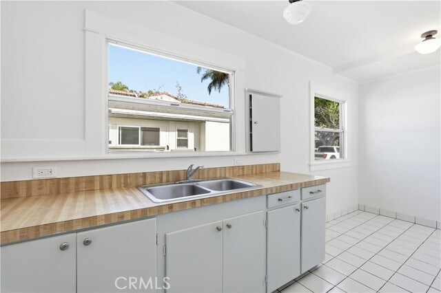 Building Photo - 815 S Juanita Ave