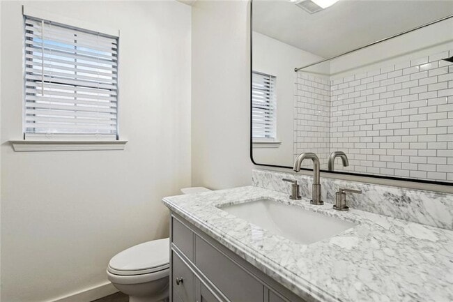 Building Photo - 405 Bon Temps Roule