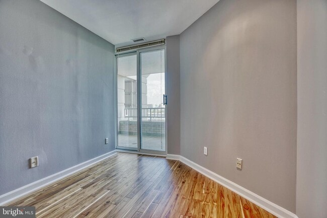 Building Photo - 100 Harborview Dr