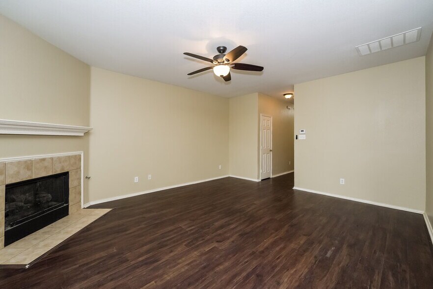 Building Photo - 2808 Lynx Ln