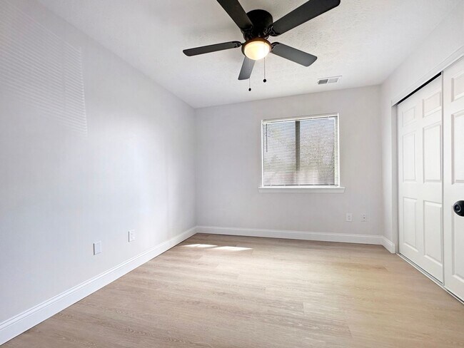 Building Photo - 4154 Bell Rd