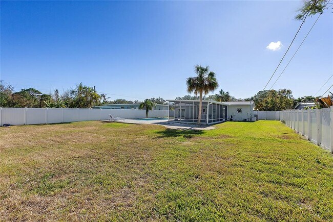 Building Photo - 6631 Bougainvilla Ave S