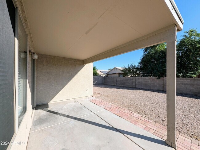 Building Photo - 7059 W Gardenia Ave