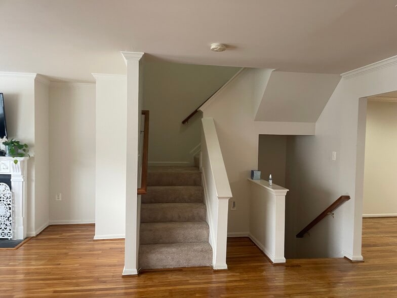 Building Photo - 4713 Kings Mill Way