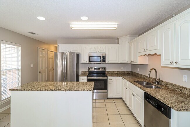 Building Photo - 2792 Shady Well