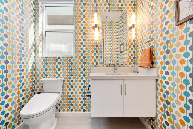 Building Photo - 483 Beacon Way