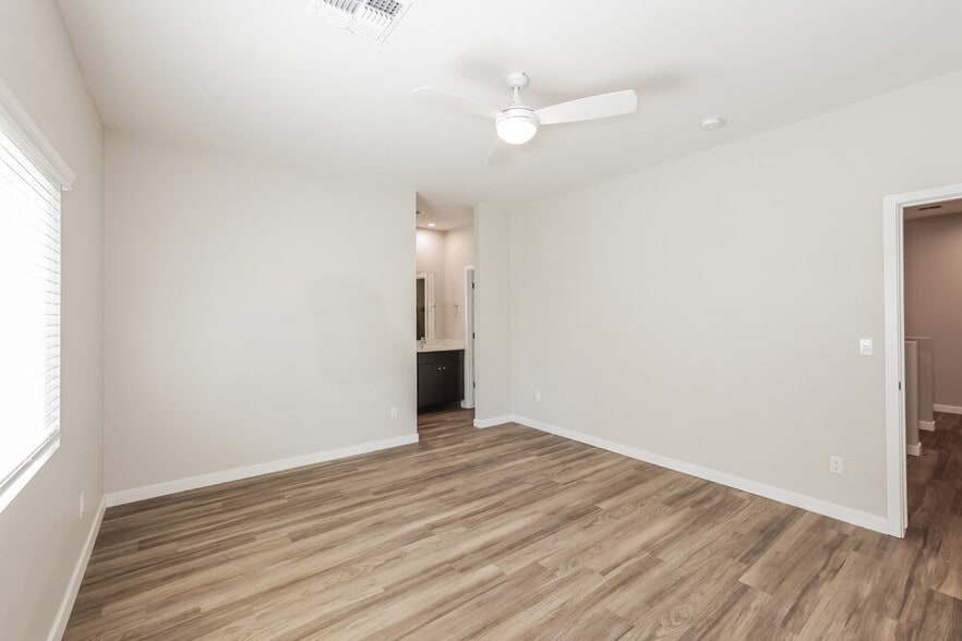 Building Photo - 14251 N 7th St