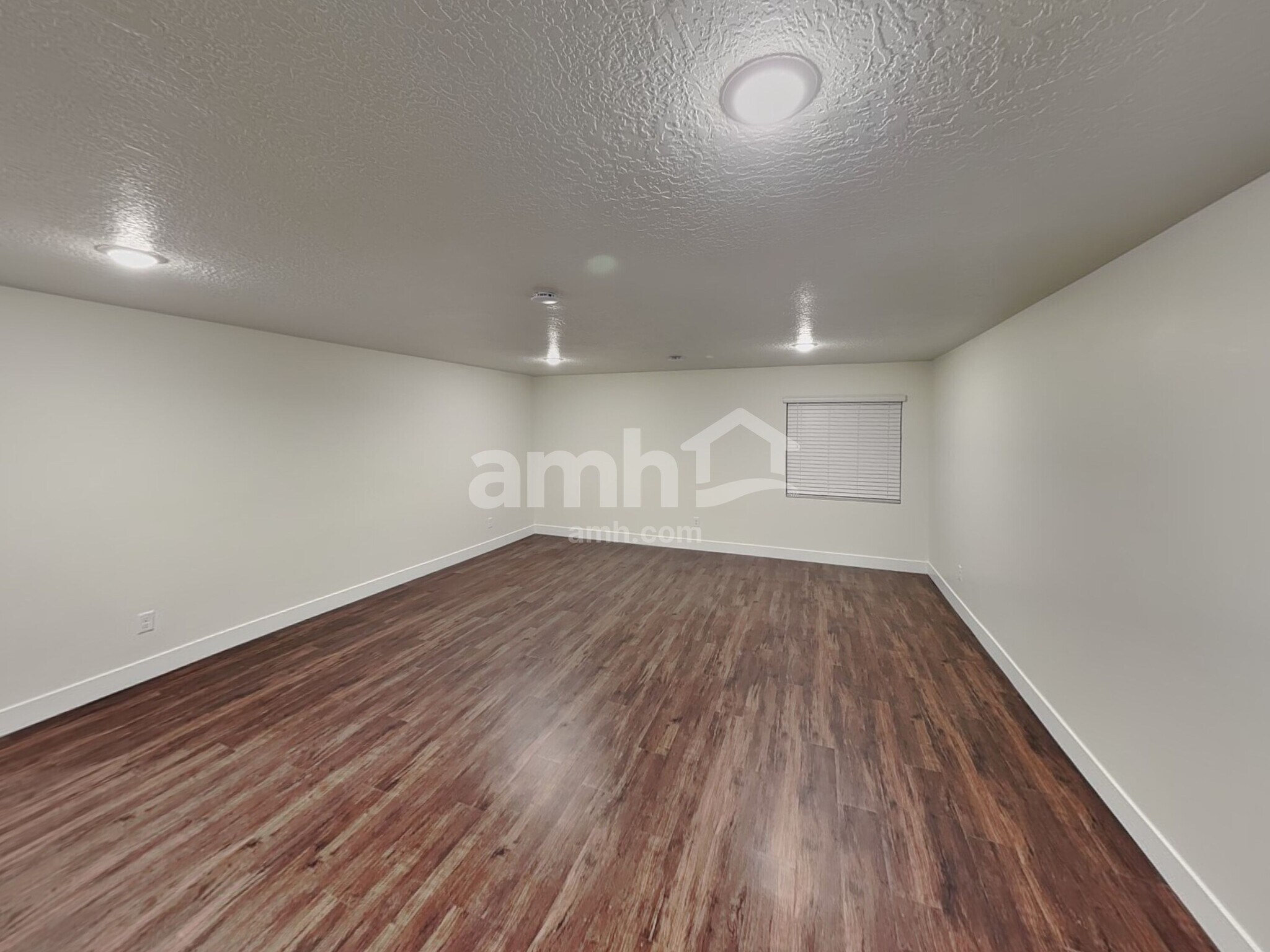 Building Photo - 1193 Redbud Dr