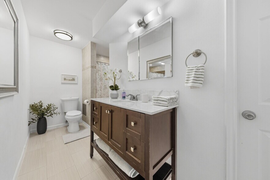 Building Photo - 5057 Les Chateaux Dr