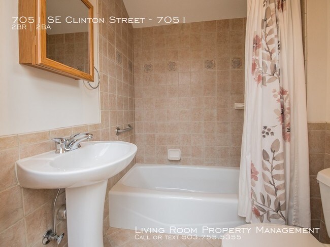 Building Photo - 7051 SE Clinton St