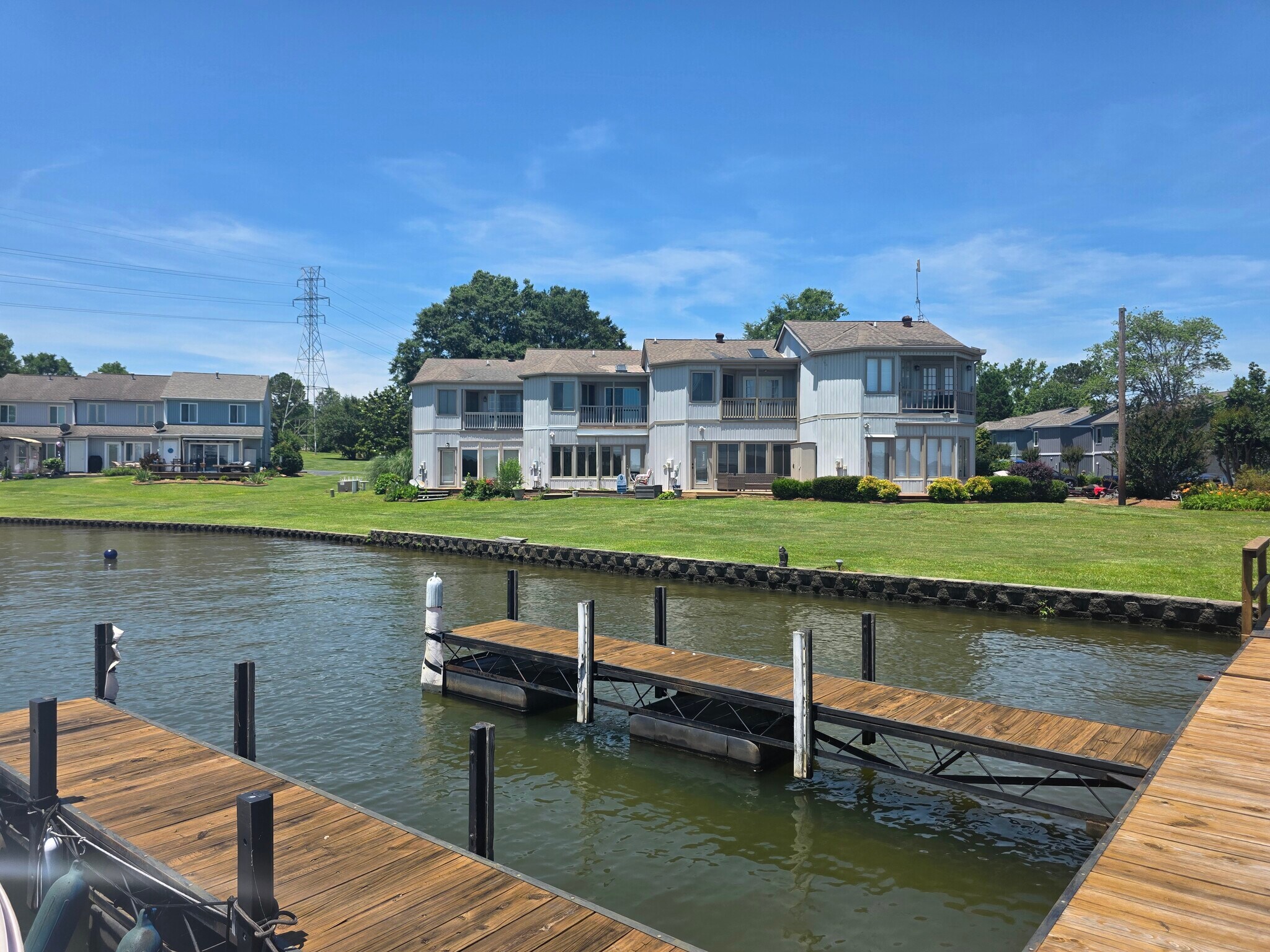 Building Photo - 120 Lake Ridge Dr