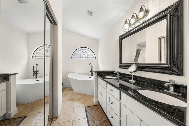 Building Photo - 8055 Burlington Ct