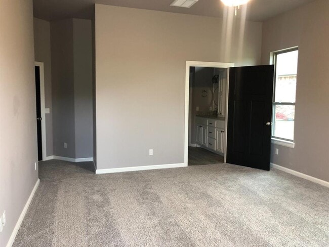 Building Photo - 1540 W Savannah Cir