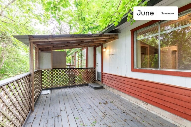 Building Photo - 5402 Brompton Cir