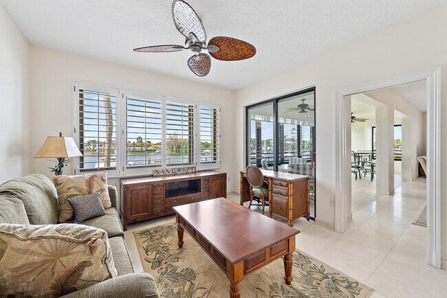 Building Photo - 926 Oak Harbour Dr