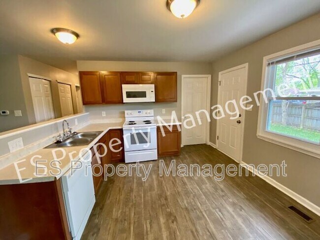 Building Photo - 8070 Chiltern Dr