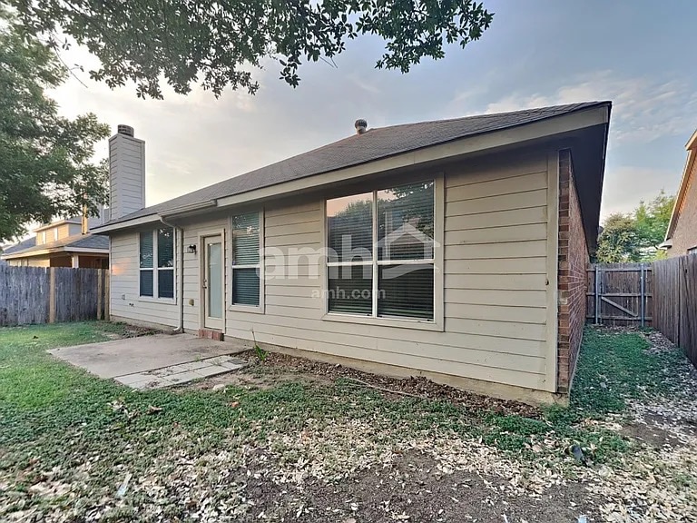 Building Photo - 629 Nemitz St