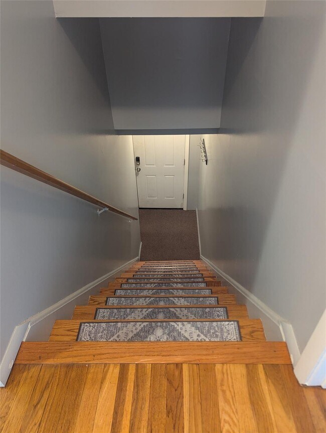 Building Photo - 8 Fishkill Glen Dr