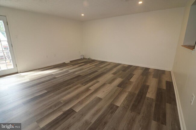 Building Photo - 7260 Procopio Cir
