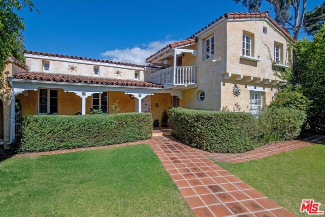 Building Photo - 731 San Vicente Blvd