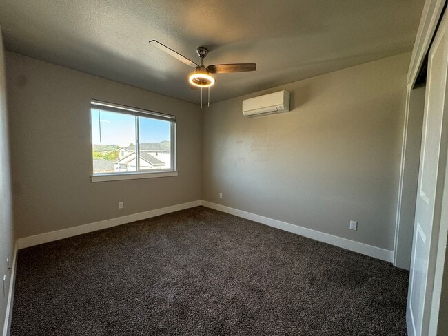 Building Photo - Beautiful 3 Bedroom 2 Story Home in Cul de...