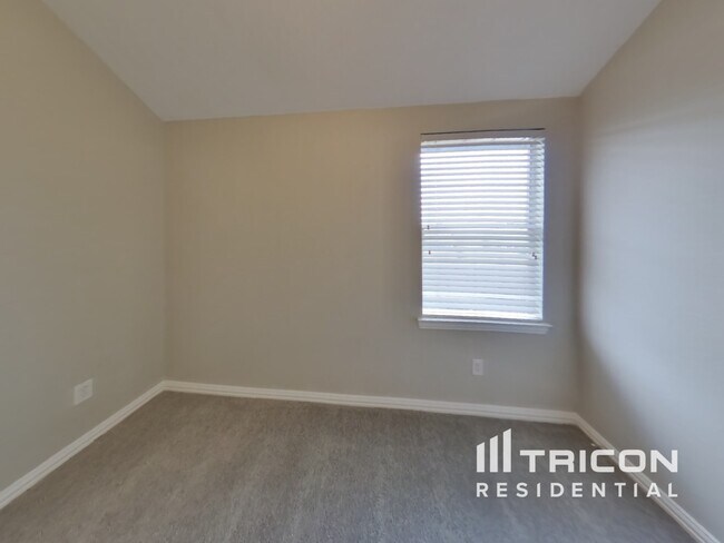 Building Photo - 1136 Honeywell Dr