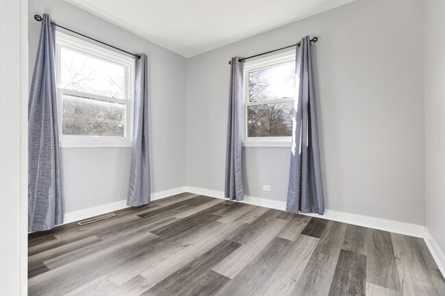 Building Photo - 301 Mill St