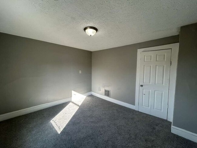 Building Photo - Charming & Move-In Ready in Lorain!