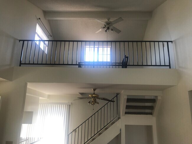 Building Photo - 335 Riverview Way