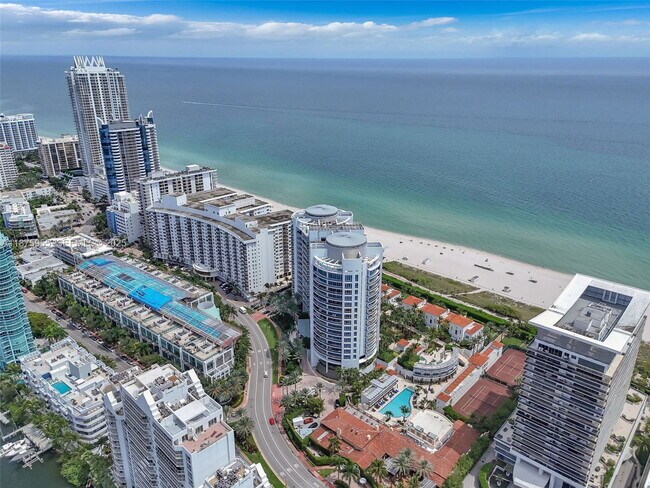 Building Photo - 5959 Collins Ave