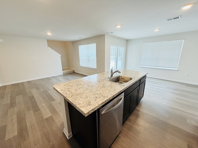 Building Photo - 633 Currant Cir