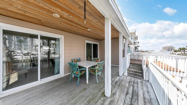 Building Photo - 445 Gulf Shore Dr