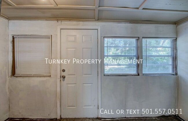 Building Photo - 4904 Lynch Dr
