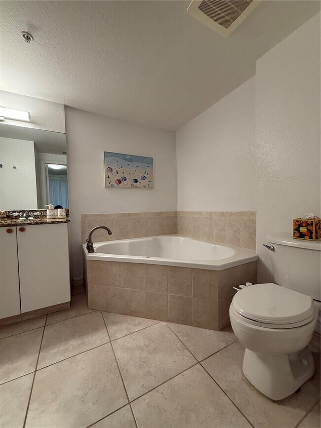 Building Photo - 1830 Radius Dr