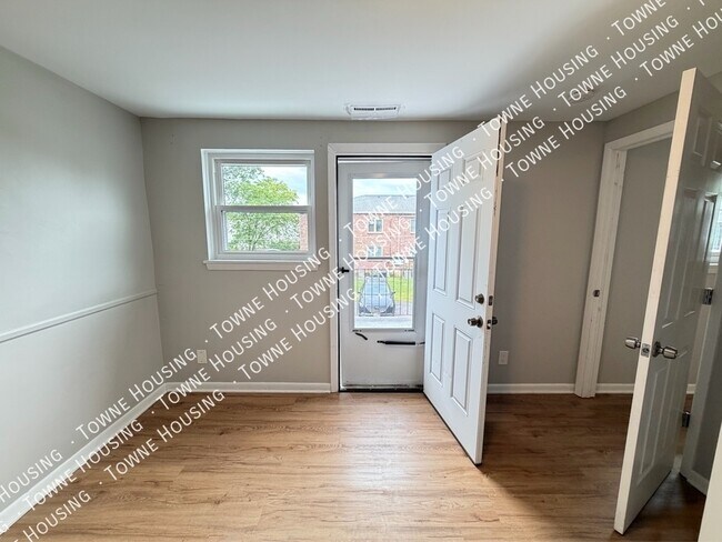 Building Photo - 132 Denrose Dr
