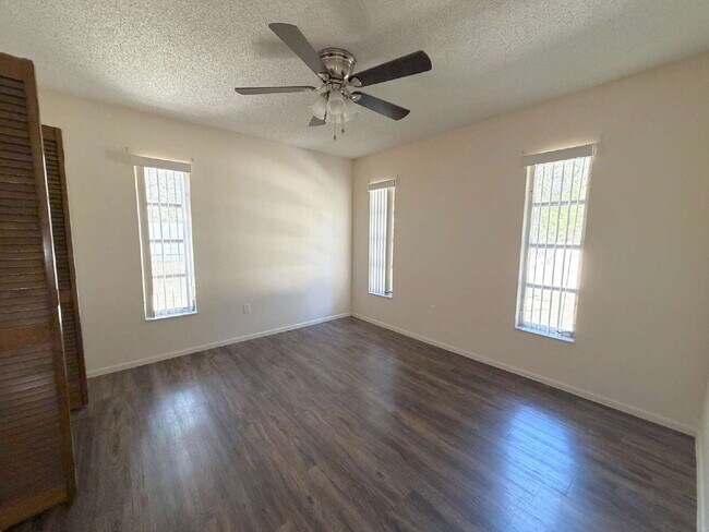 Building Photo - 7419 Canterbury St