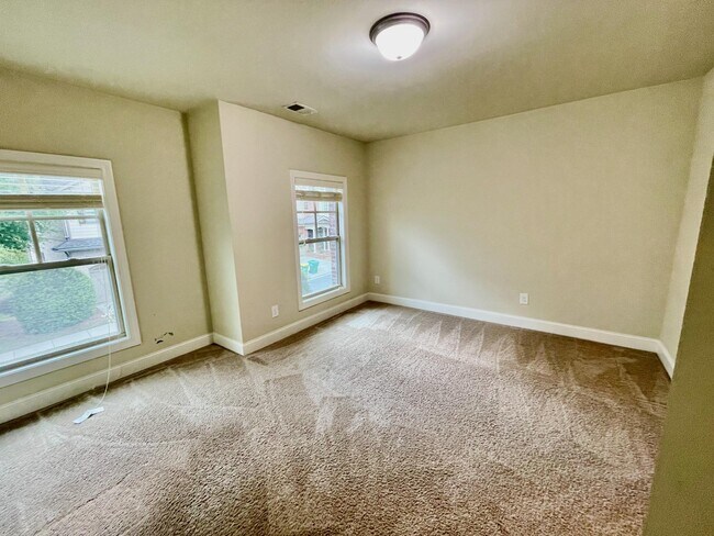 Building Photo - 10600 Arlington Point