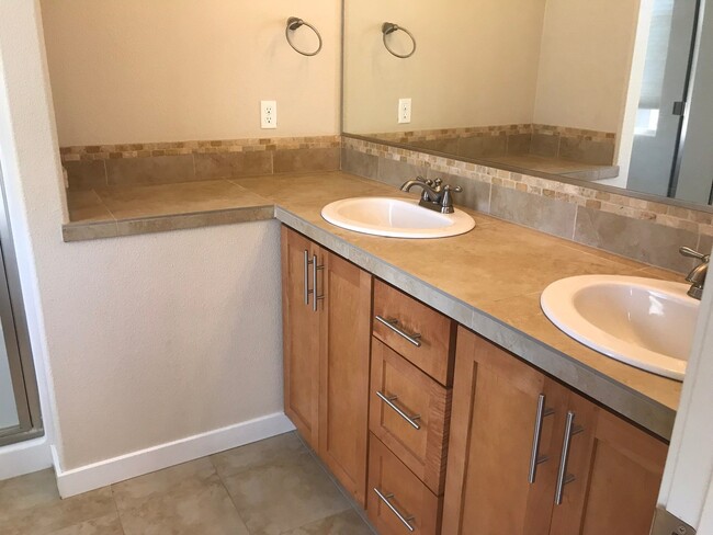 Building Photo - Privacy & Nature at Tonquin Woods: The Ultimate Villebois End-Unit